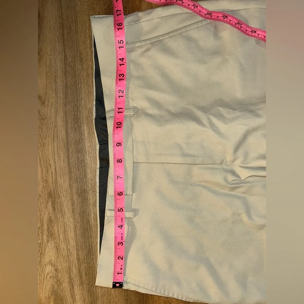 Dockers dress Men's Tan Pants Size: 33x32